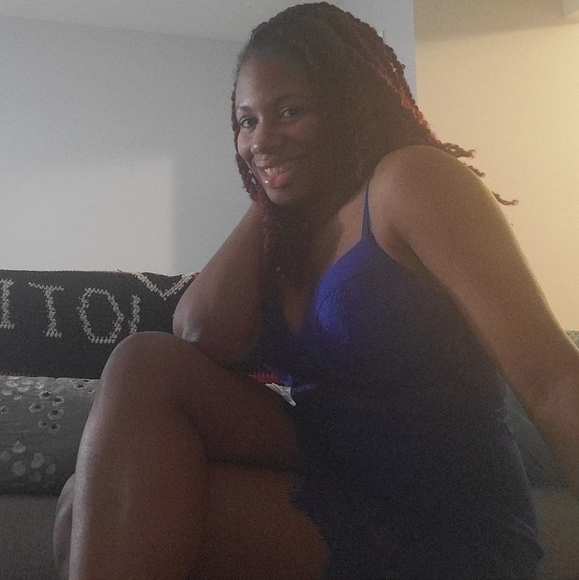 Meet your Posher, Deja - Picture 2 of 6